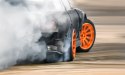 Obraz Wieloczęściowy Dryfujący Samochód W Kłębie Dymu